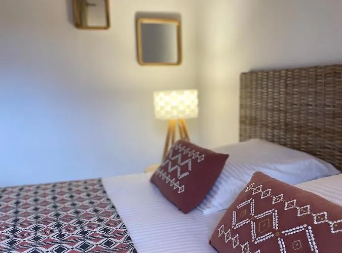 L'alivetu, D'hotes
